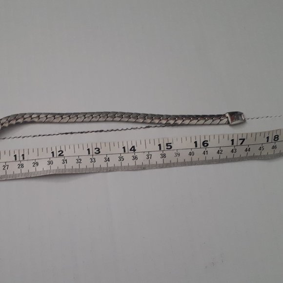 Neckless snake like skin chain design with gorgeous front beats embodied - Picture 6 of 6